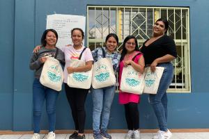 Fotografía de la capacitación inicial con todas las participantes del programa