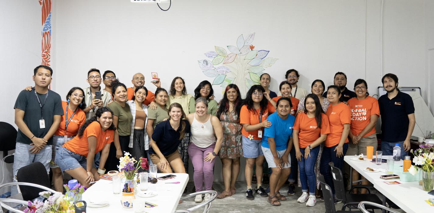Parte del equipo de CES durante las actividades de la semana por la justicia en salud global