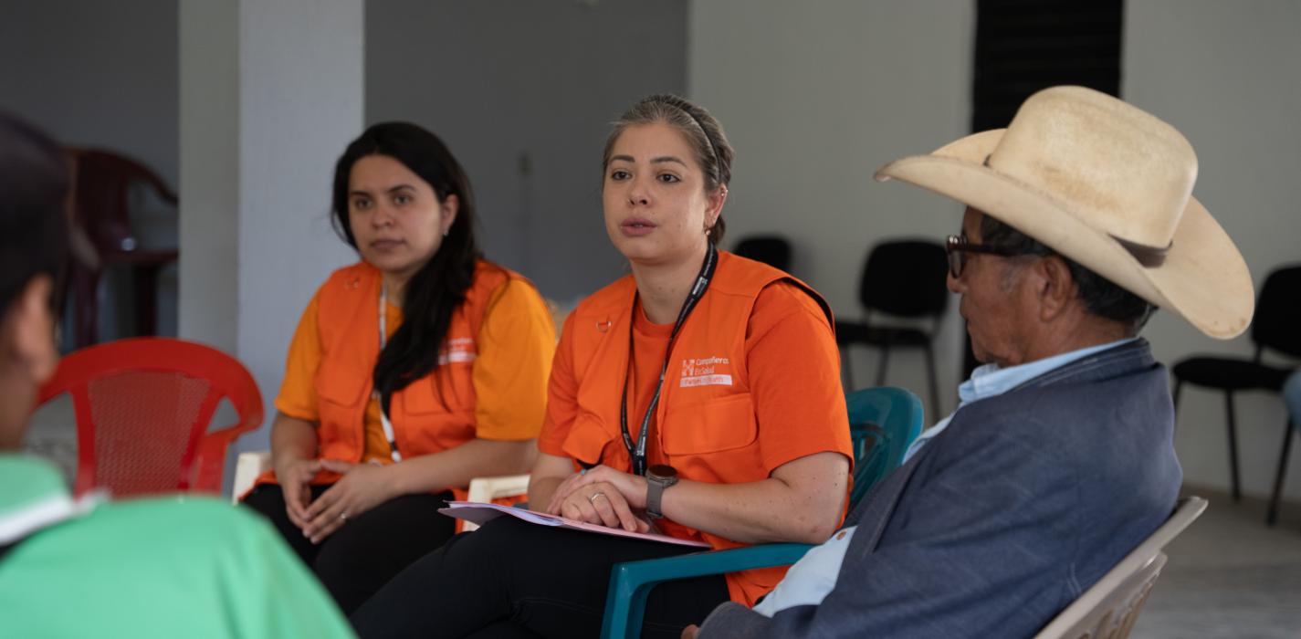 Equipo de CES junto a los ejidatarios de la comunidad Salvador Urbina