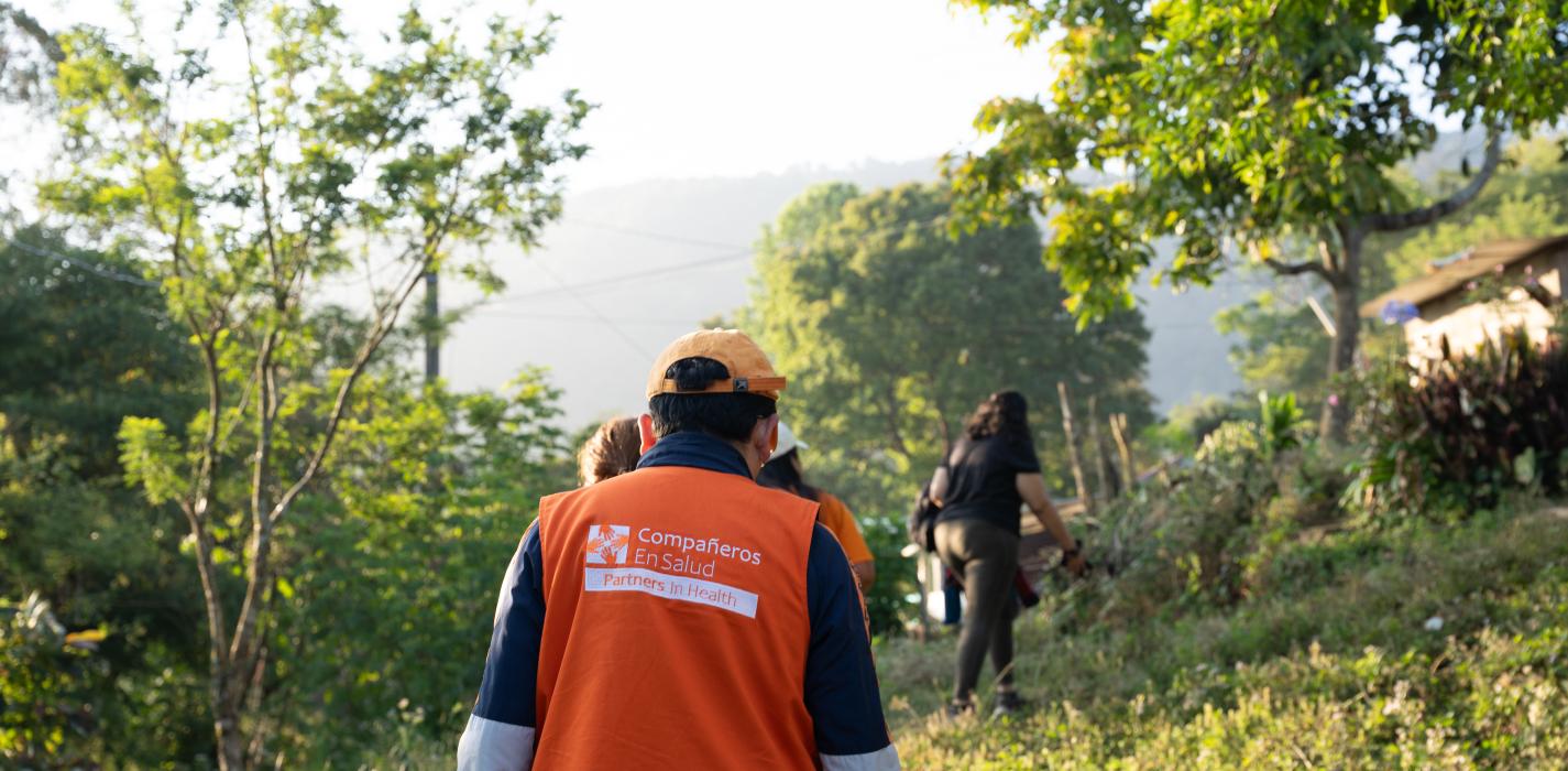 Equipo comunitario en la comunidad de Laguna
