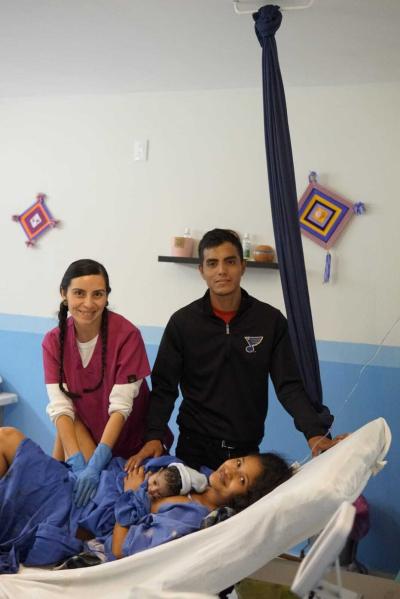 Madre primeriza con su bebé