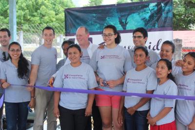 Visita de Paul Farmer con el equipo comunitario de Compañeros En Salud